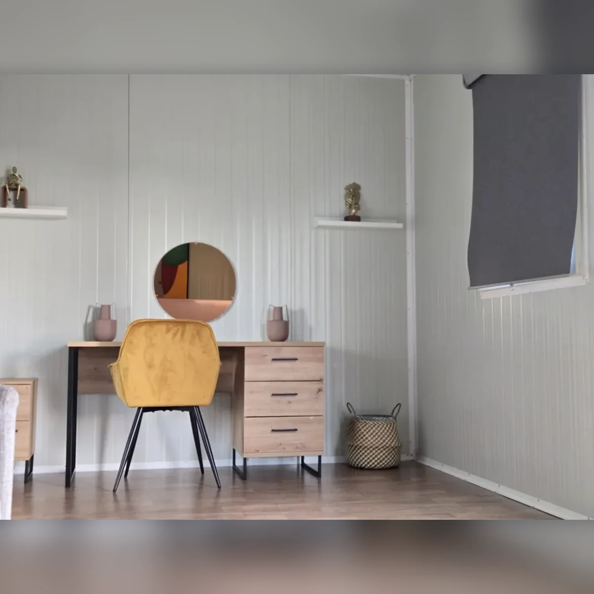 Secret 2 Rosa, dressing desk